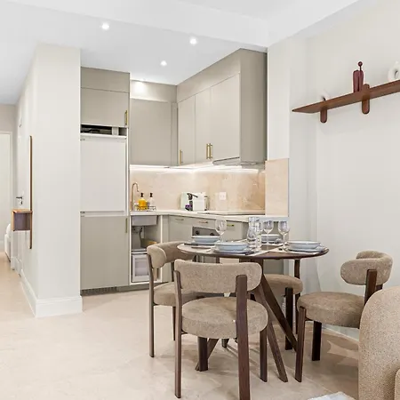 Fully Renovated 2-bedroom شقة