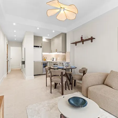 Fully Renovated 2-bedroom نيس