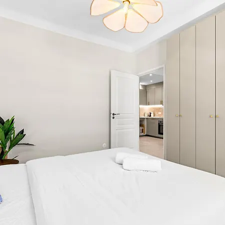 Fully Renovated 2-bedroom شقة