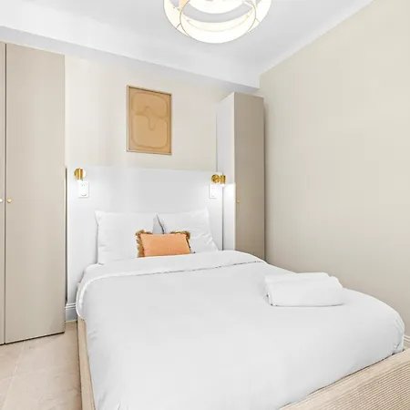 Fully Renovated 2-bedroom * نيس