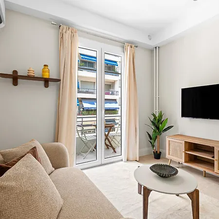 Fully Renovated 2-bedroom شقة نيس